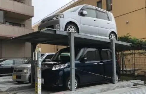 パレットの高さを変更した機械式駐車場に入庫するハイルーフ車